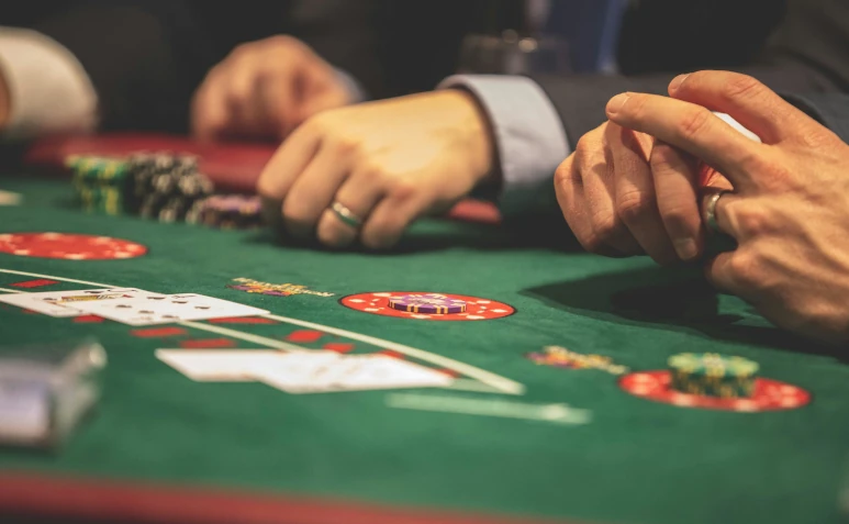 Poker Dolandırıcılığı: Ünlüler ve Mafya Bağlantıları