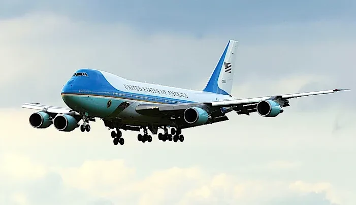 Air Force One Üssünde Şüpheli Paket Alarmı