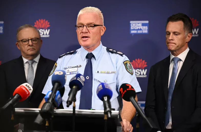 NSW Başbakanı, Bondi saldırısındaki polis tepkisini savundu