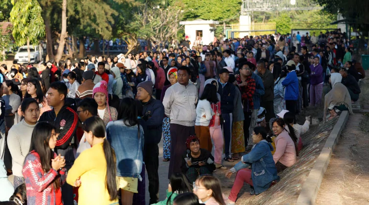 Myanmar'daki Eleştirilen Seçimlerin İlk Günü