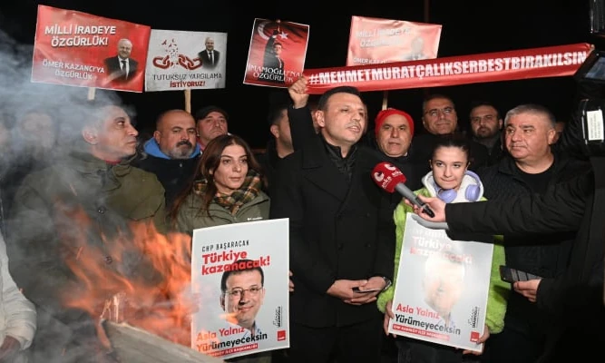 CHP, Yeni Yılı Silivri Cezaevi Önünde Karşıladı