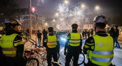 Hollanda'da Yeni Yıl Şiddeti: Polis Saldırıya Uğradı