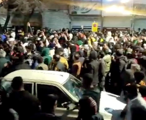 İran'da Yaygın Protestolar ve Şiddetli Çatışmalar