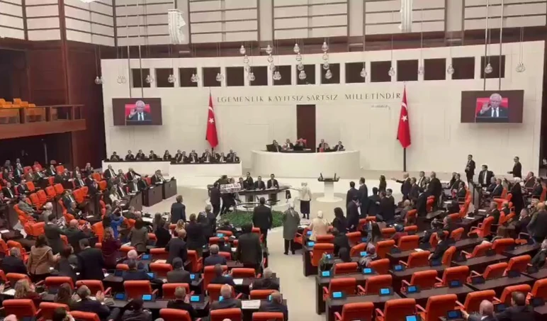 Mecliste Emeklilik Maaşı Artışı ve Gerginlikler