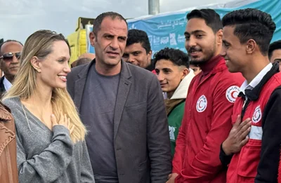 Angelina Jolie, Rafah'ta Kızılay ile Buluştu