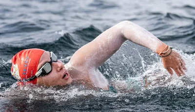 Bengisu Avcı İtalya'da Buzda Yüzerek İklim Değişikliğine Dikkat Çekiyor