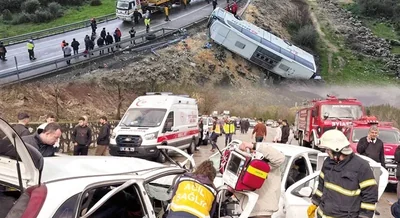 Güney Türkiye'de İki Trafik Kazası: 16 Ölü