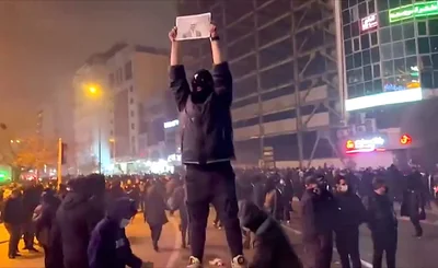 İran'da Protestolar: Şiddetli Bastırma ve Tanıklar