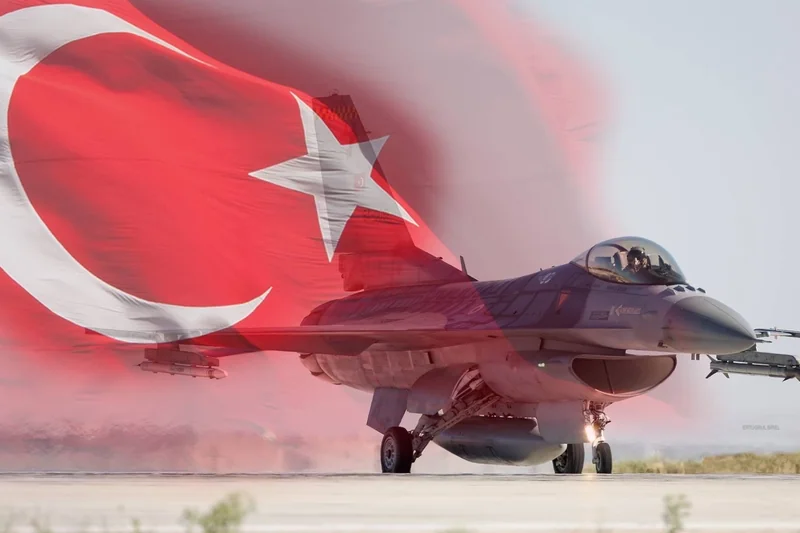 Türkiye'de F-16 Uçağı Düştü: Pilot Hayatını Kaybetti