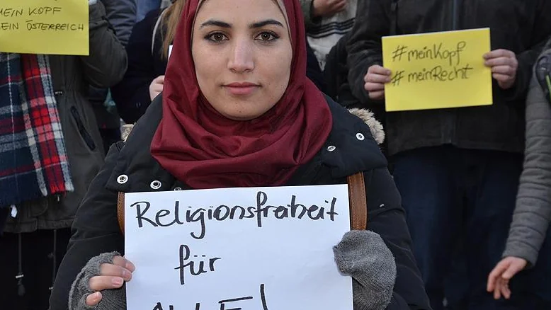 Avusturya'da Kızların Başörtüsü Yasağı Anayasal Değil