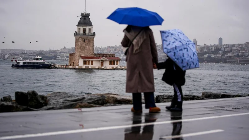 Türkiye'de Yetişkinlerin %43'ü Bakım Görevi Üstleniyor